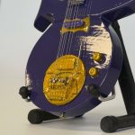 MINIATUURGITAAR ( PRINCE ) - Afbeelding 2