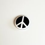 PIN BADGE (PEACE SIGN)